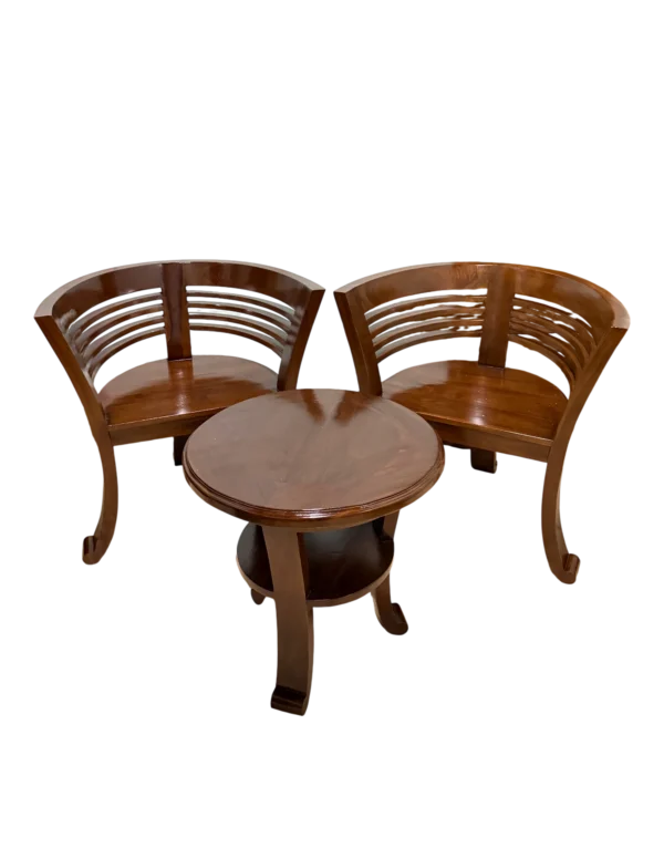 Set teras kursi cantik dari kayu jati dengan desain elegan, kokoh, dan nyaman untuk bersantai.